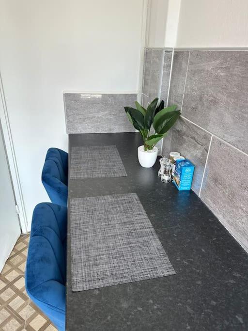 Spacious Flat In West Midlands Бирмингам Екстериор снимка